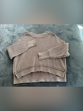 Zenana Outfitters Ribbed Crewneck Sweater in Taupe